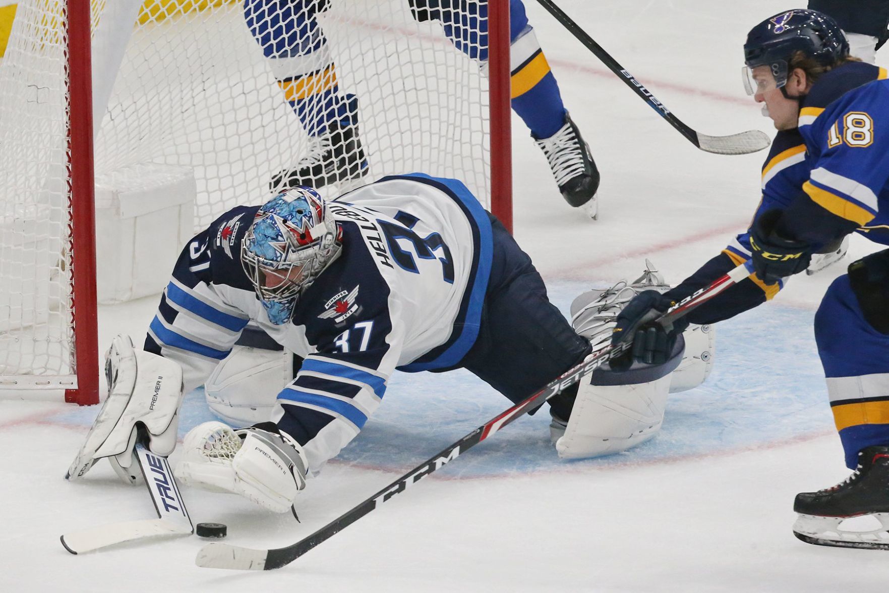 Blues and Jets battle in game 3 of the playoffs